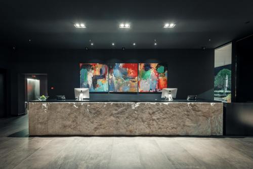 Hotel 8